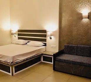 Best Resorts in Courtallam